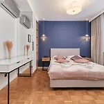 In The Heart Of By Renters Prestige Breslavia