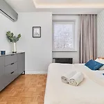 Appartamento In The Heart Of By Renters Prestige