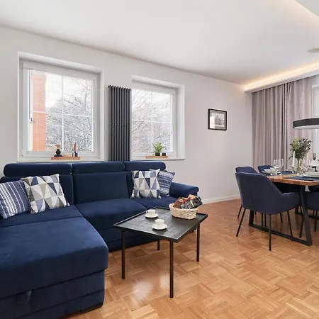 In The Heart Of By Renters Prestige Apartment