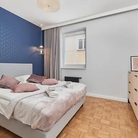 In The Heart Of By Renters Prestige Apartment